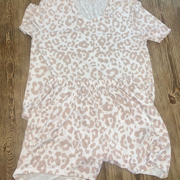 Leopard Lounge Set - Picture 3 of 3